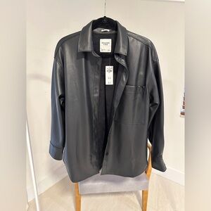 NWT Abercrombie oversized button up faux leather shirt/jacket size SMALL